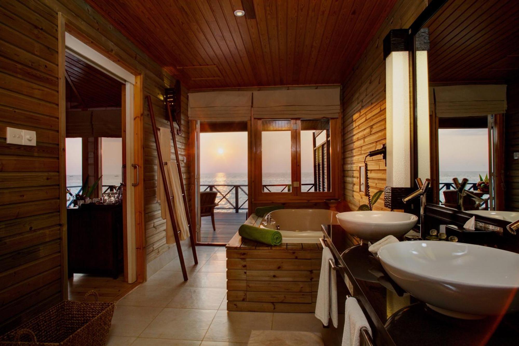 Jacuzzi Water Villa