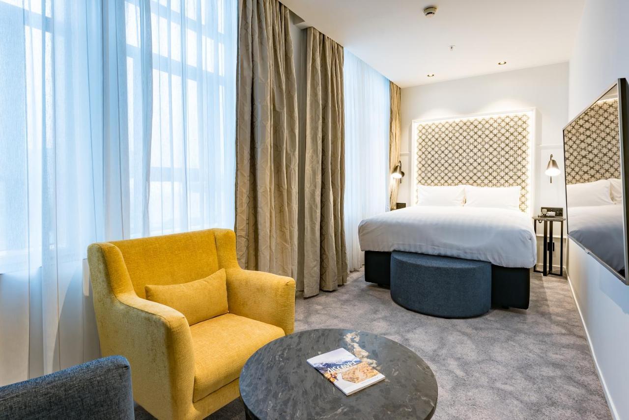 Signature Queen Room
