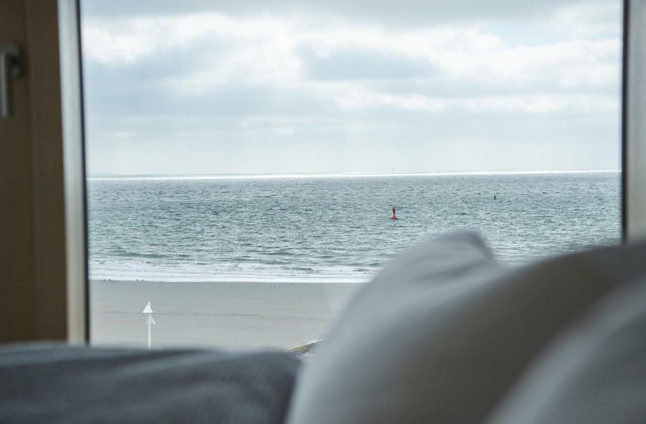 Suite on the panorama floor facing the sea side - Rodehuus