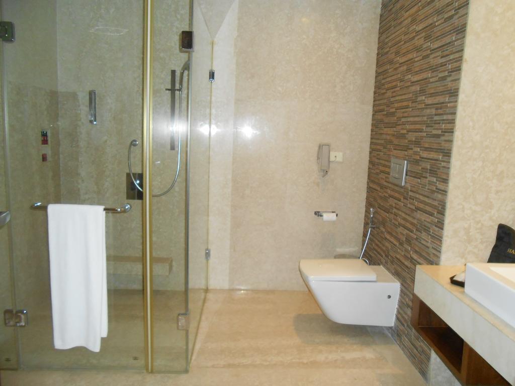 Edwardian Room with Club Lounge Access with Tea/Coffee Service along with cookies at Tea lounge, Cocktail Hours (Timings – 1730 Hrs – 1900 Hrs) and book with Club lounge and get Airport Pick up or Drop at a discounted price