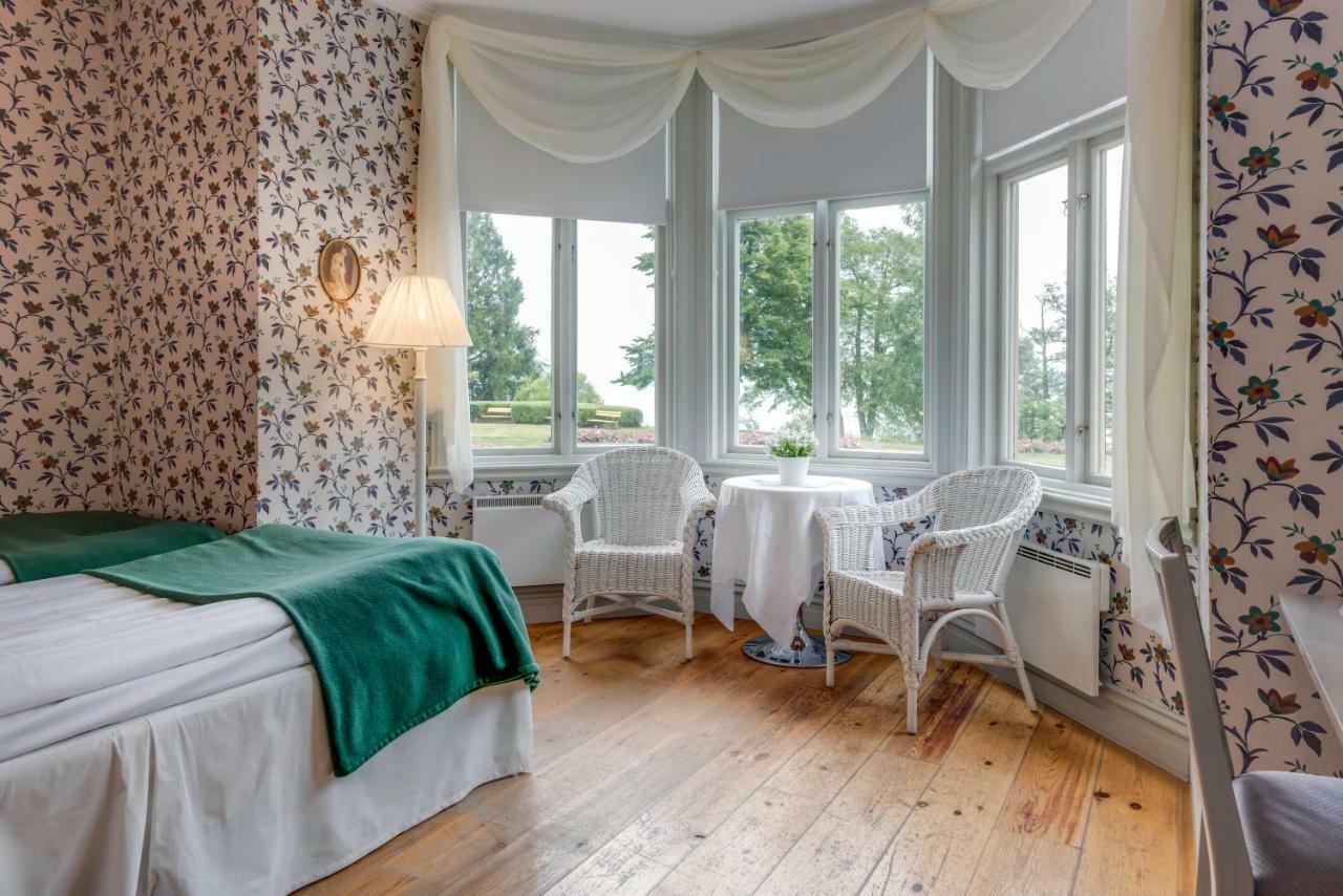 Twin Room Lake View Villa Viktoria