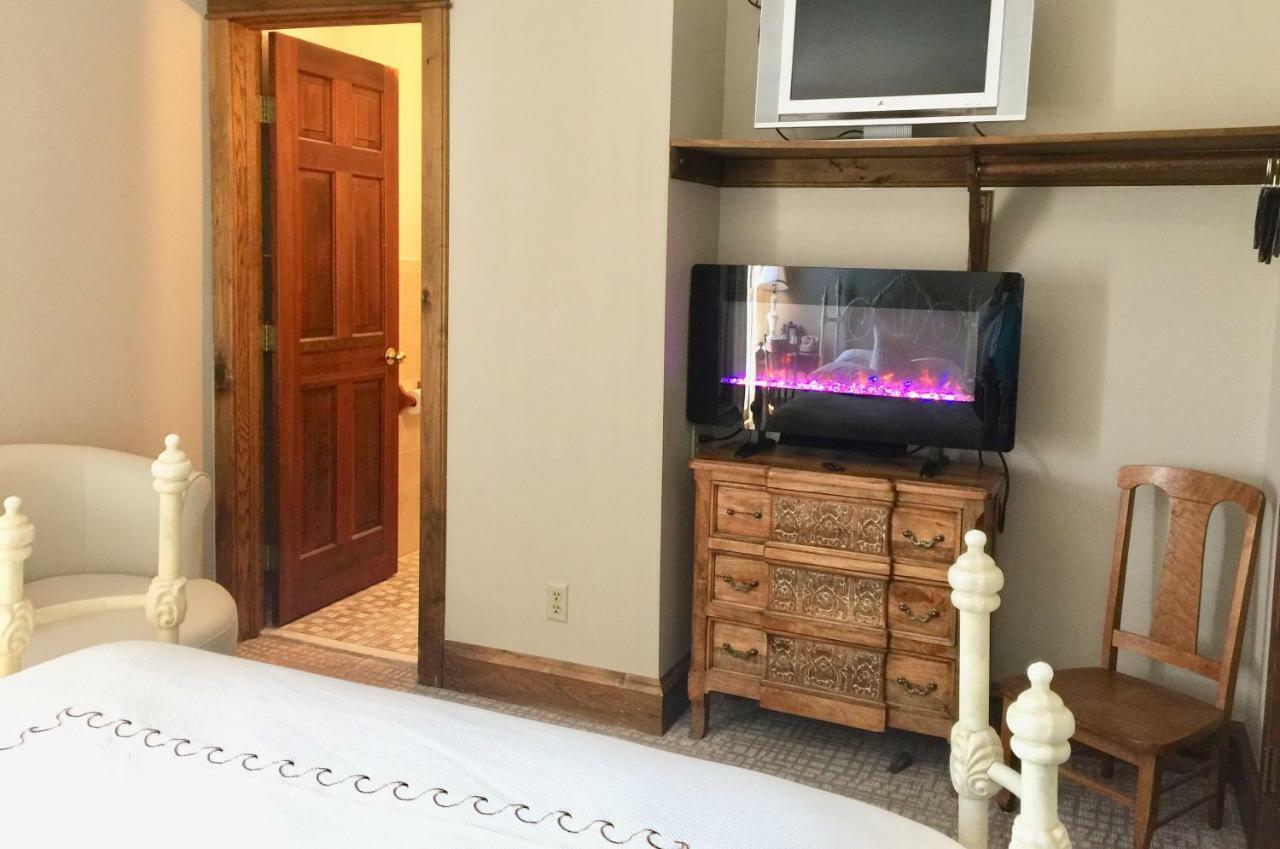 Standard Queen Room