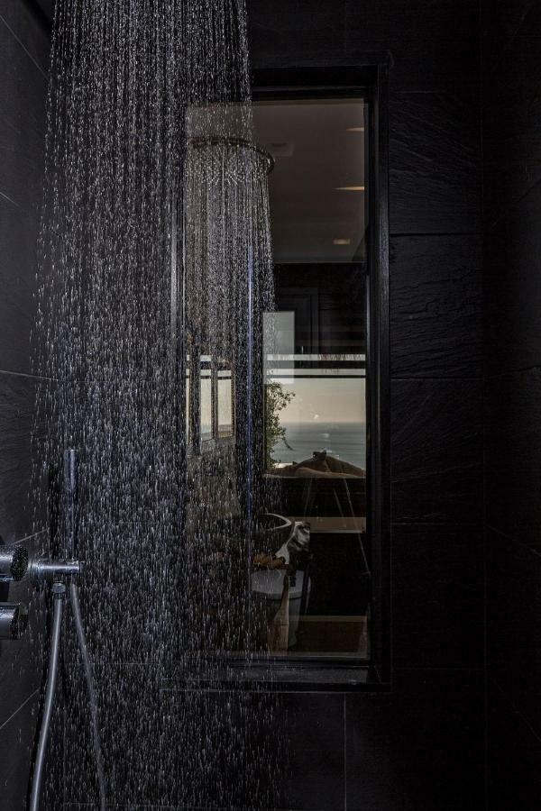 Grand Majestic Retreat Suite with Outdoor Hot Tub