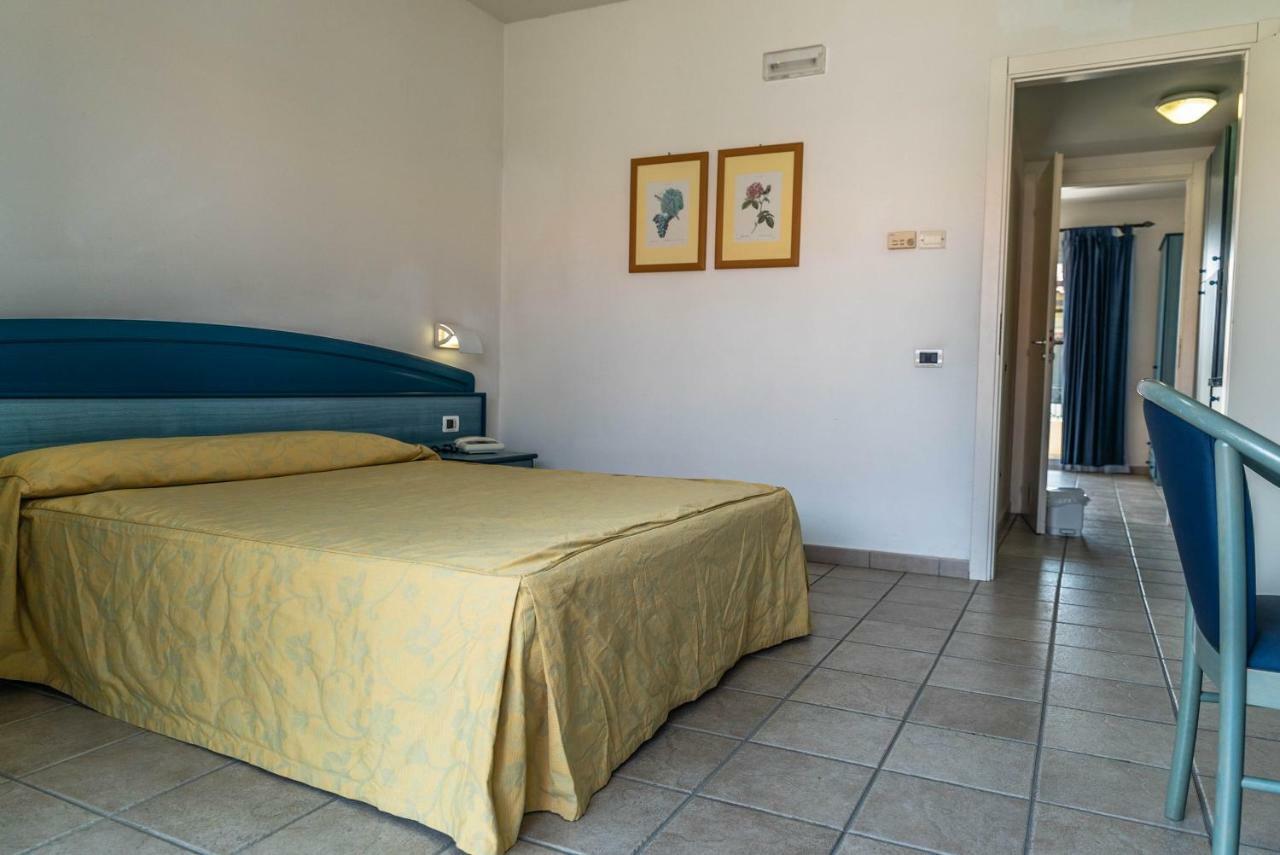 Two-Bedroom Suite,817917827:JPEG