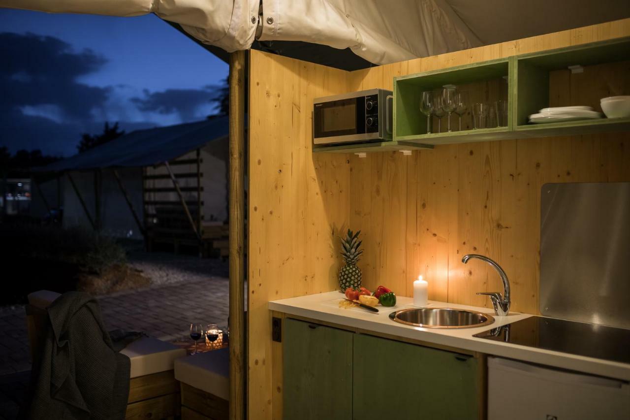 Family Three-Bedroom Tent Terrace,828327098:JPEG