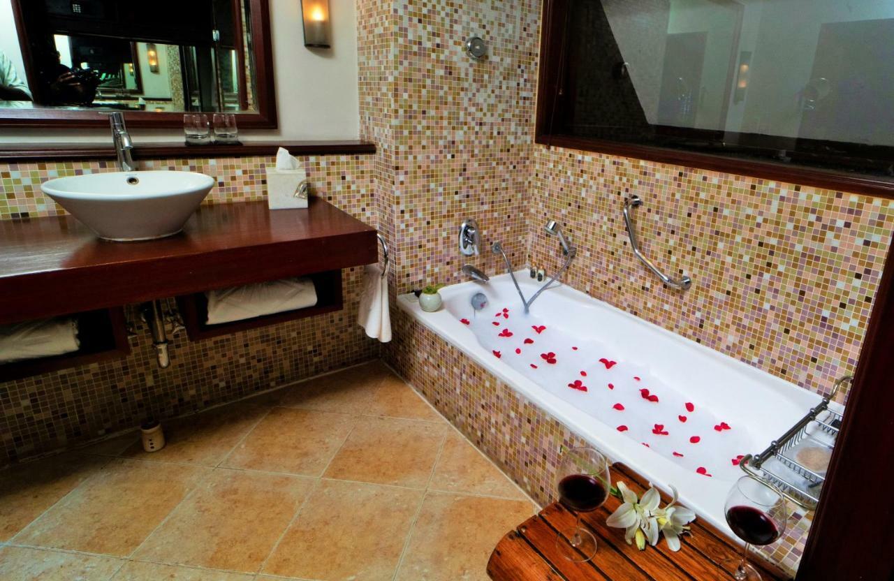 Superior Cottages Sea View King Bed