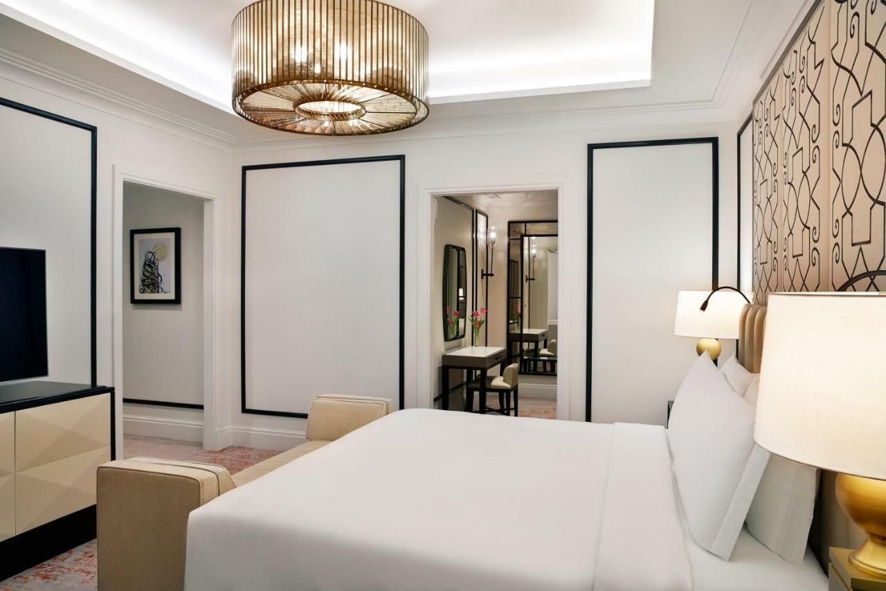 Governors Suite mit 1 Schlafzimmer mit 1 Kingsize-Bett und Stadtblick