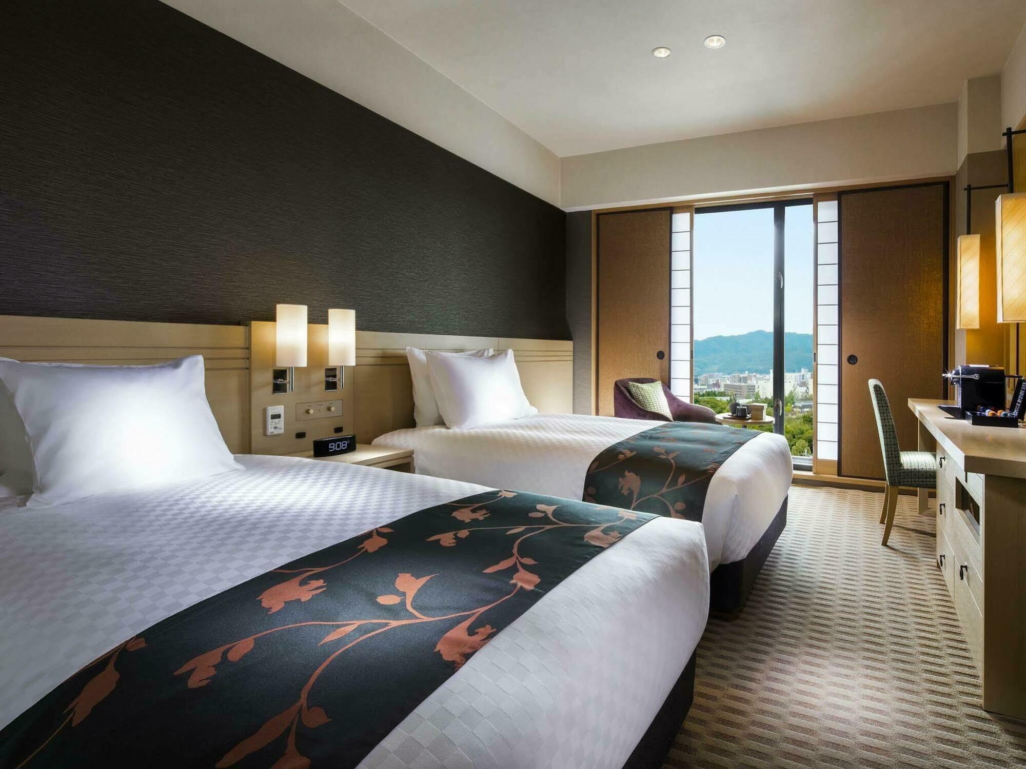 Standard Zweibettzimmer mit Zugang zum Pool und Fitnesscenter - Executive Etage - Nichtraucher (10. Etage)
