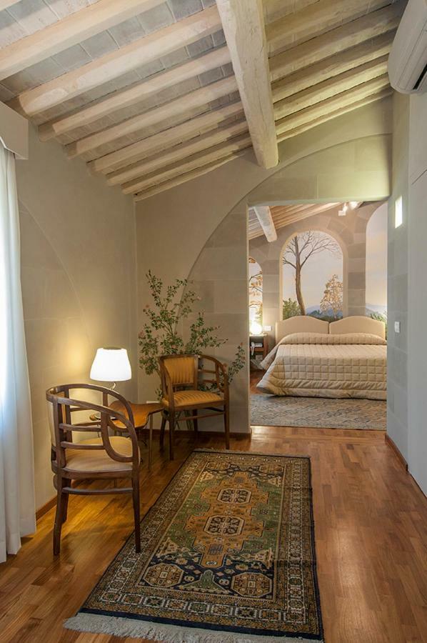 Camera Tripla