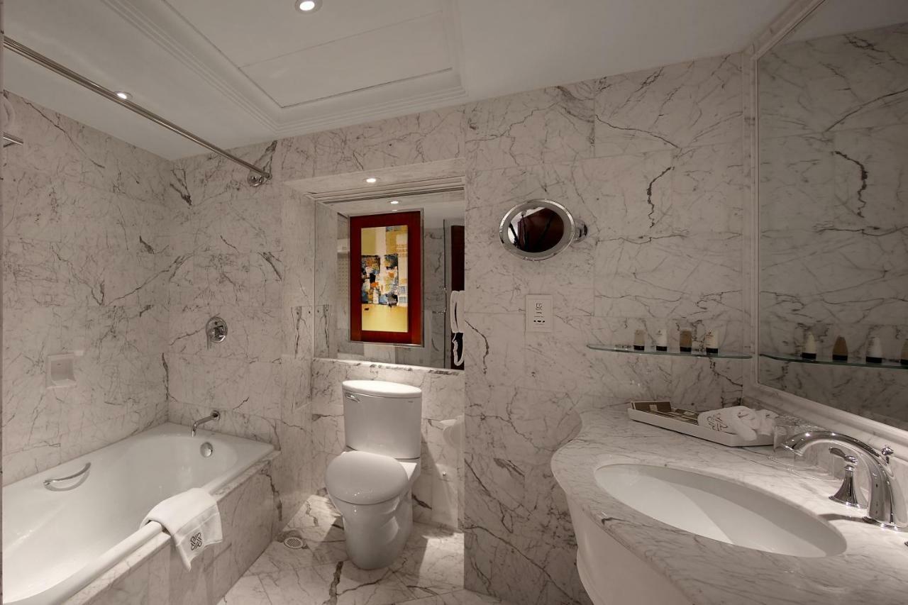 Royal Premier King Room
