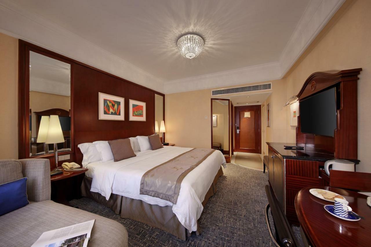 Royal Premier King Room