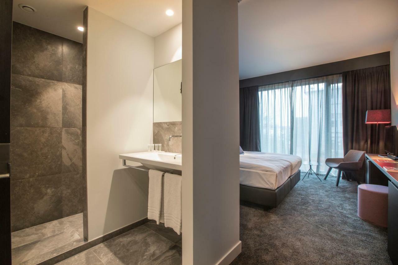 Superior Room,1543169593:JPEG
