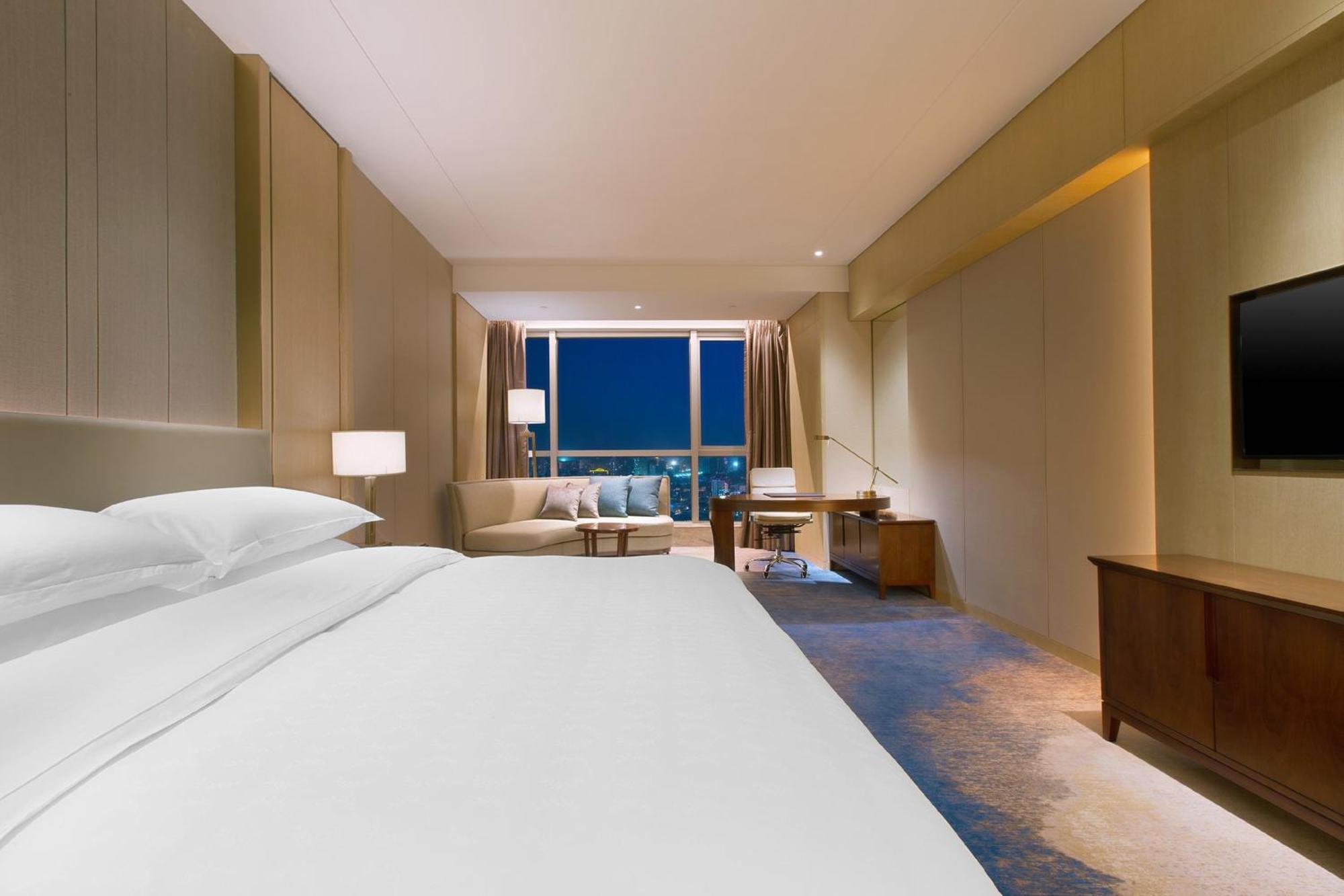 Club Deluxe King Room