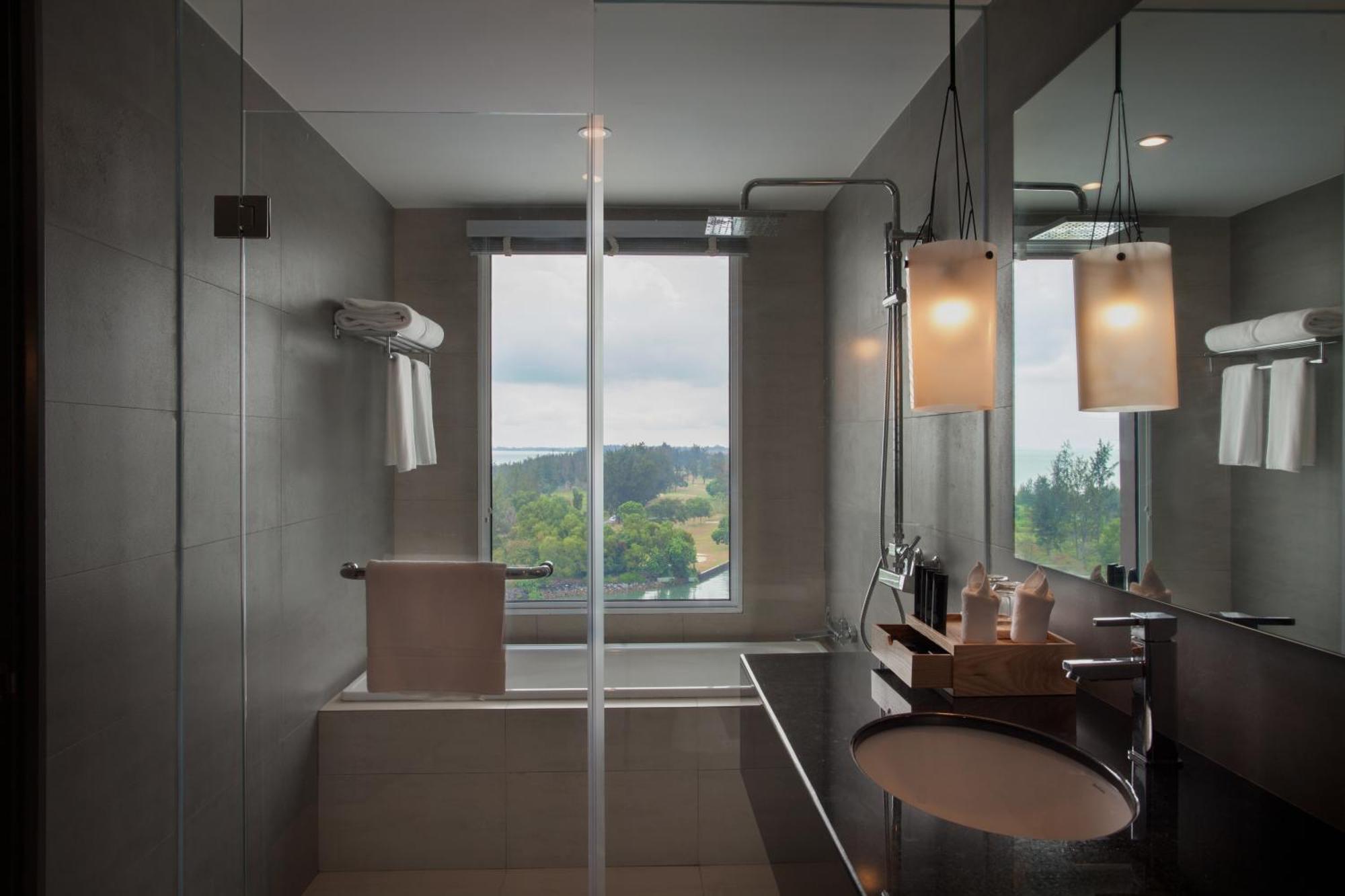 Superior Twin Room with City View
