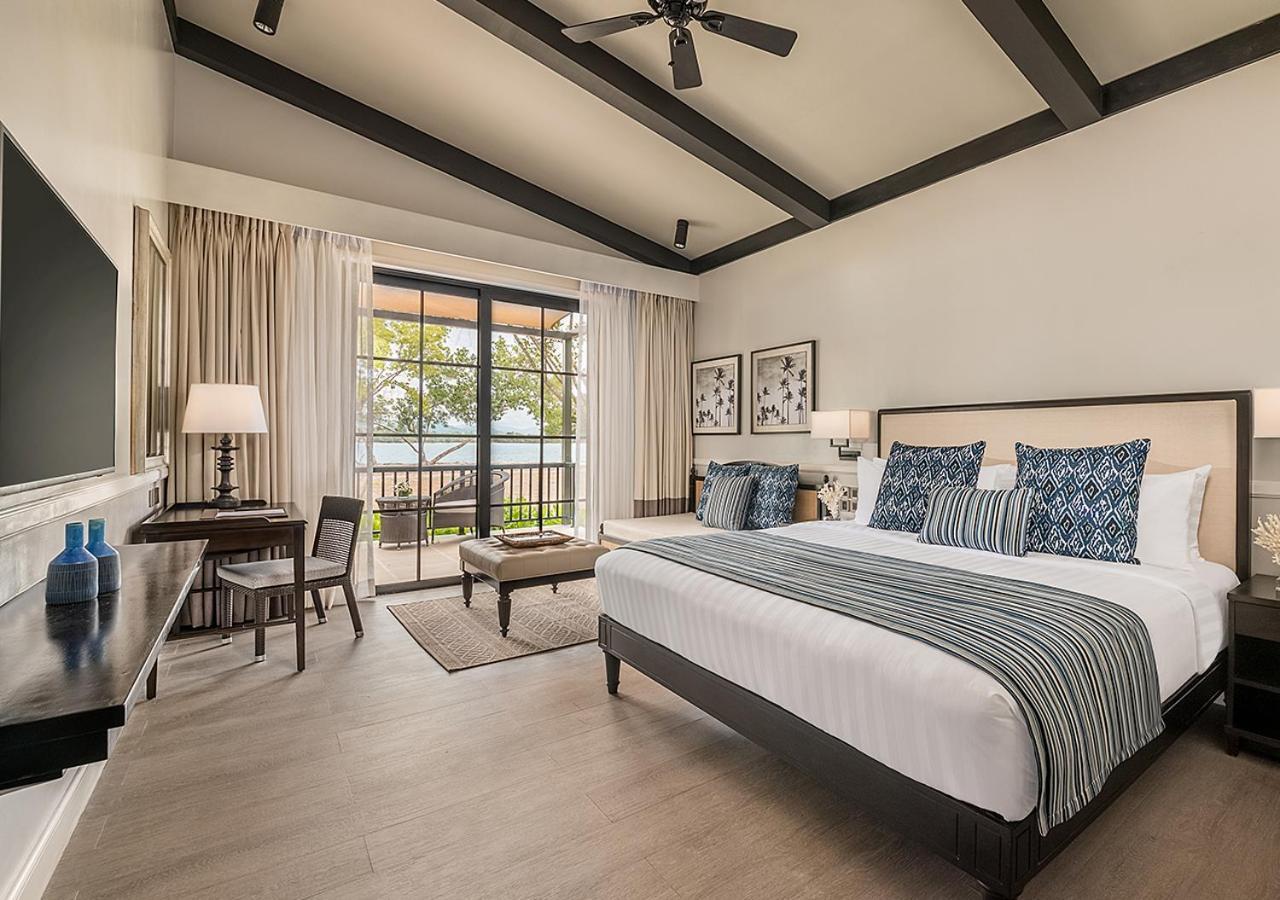 One Bedroom Ocean Suite with Pool