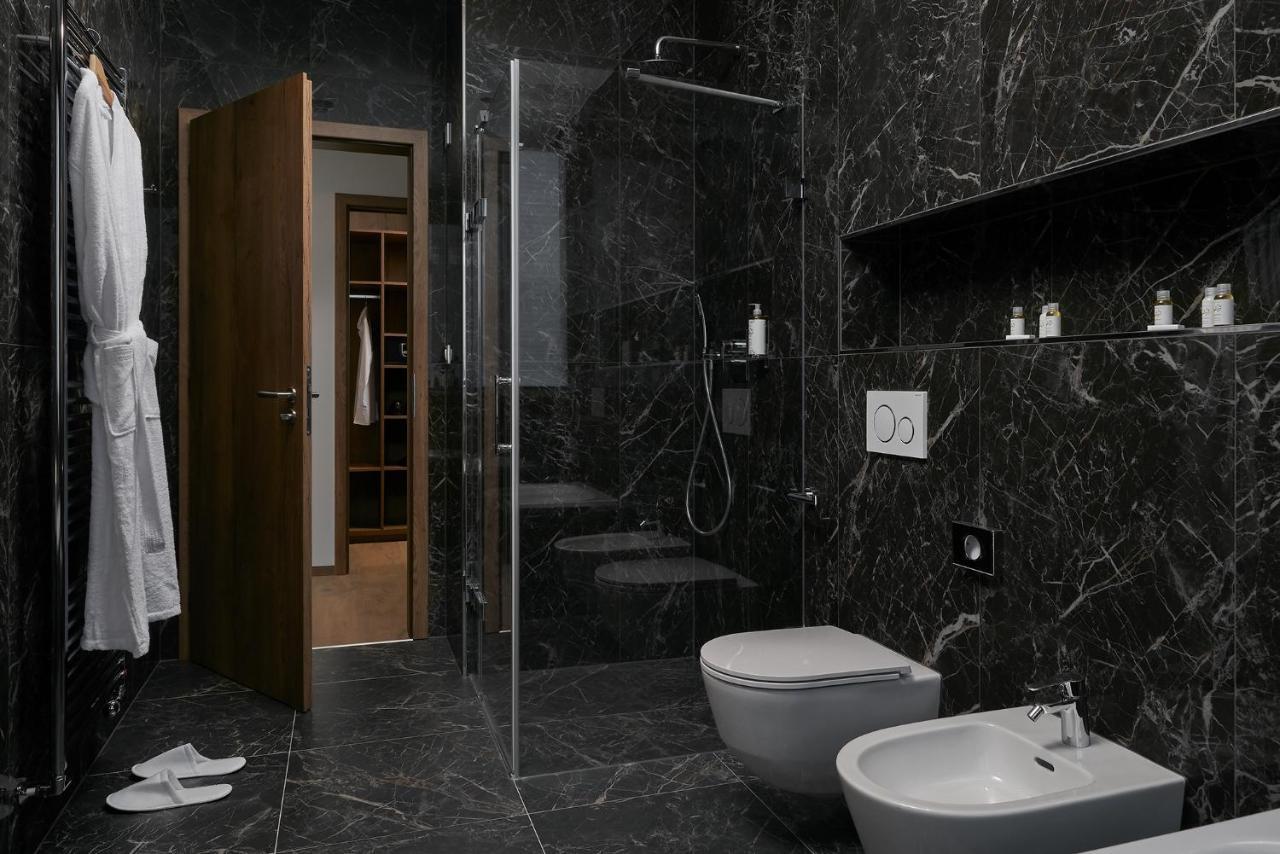 Suite with Hot Tub