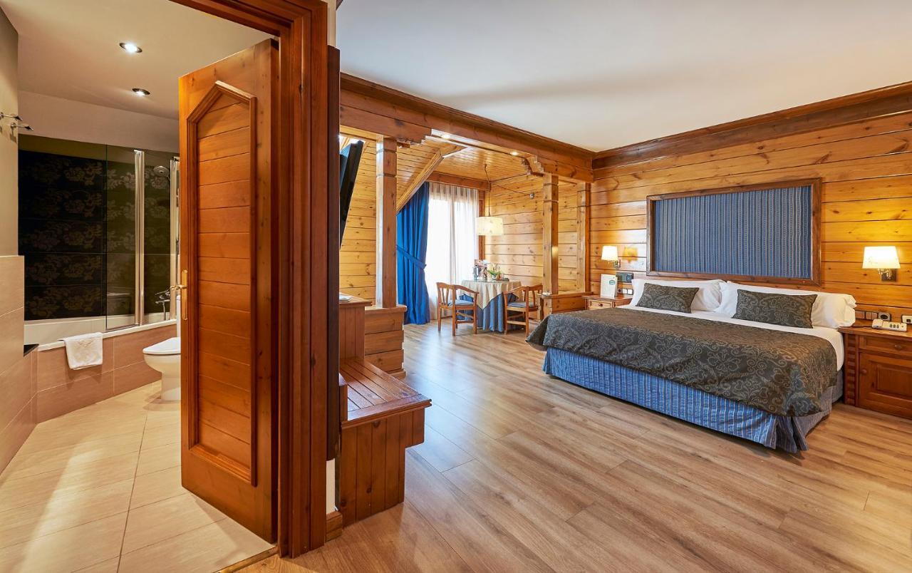 Junior Suite with Spa Access