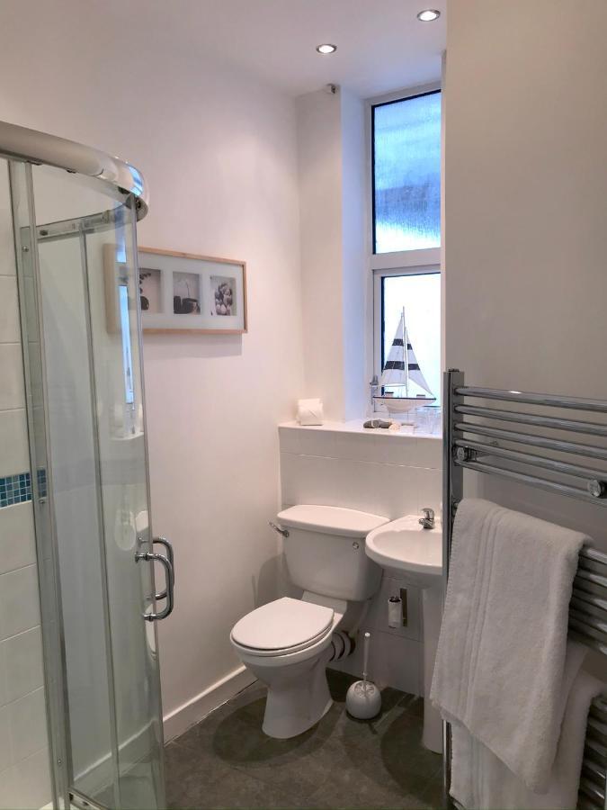Twin Room with Shower