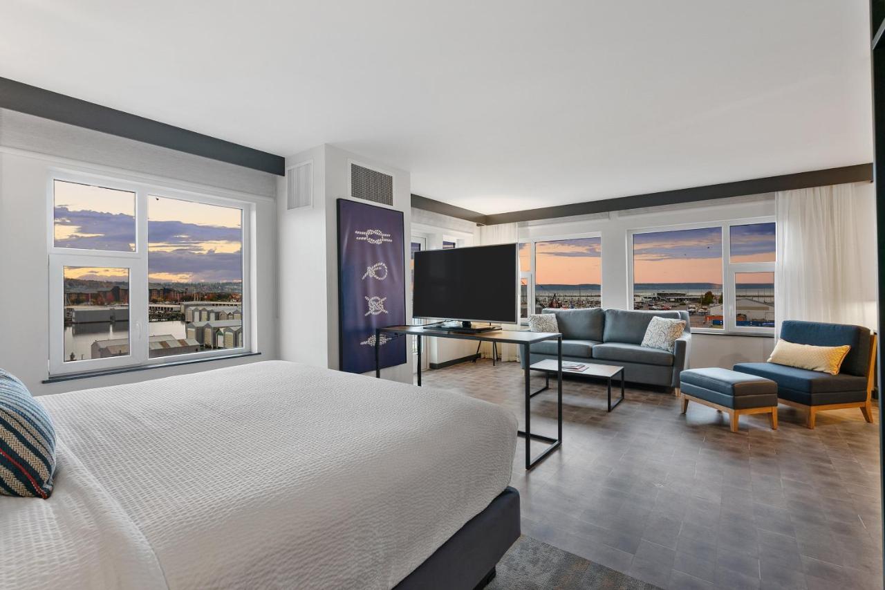 King Suite Water View - Non-Smoking