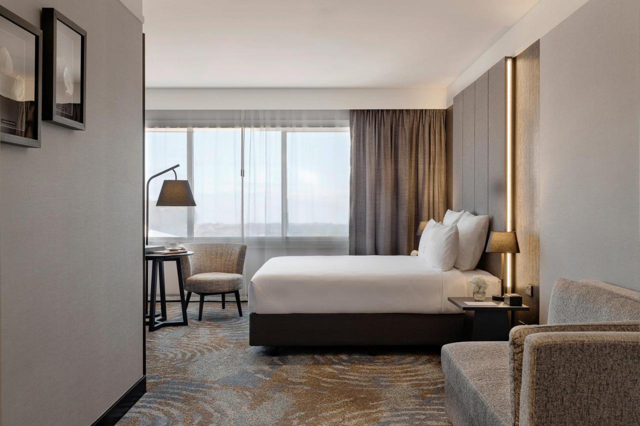 Superior King Room City View