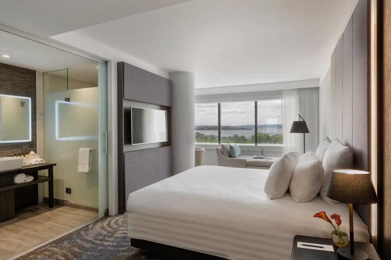 Deluxe King Room Lake View