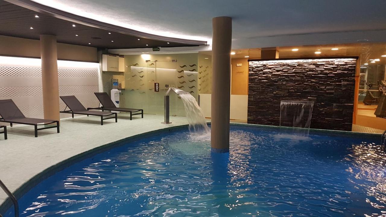 Family Room with Spa access