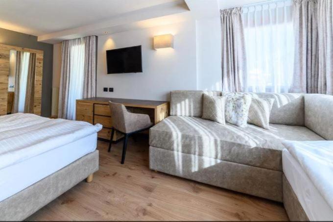 Triple Room with Mountain View