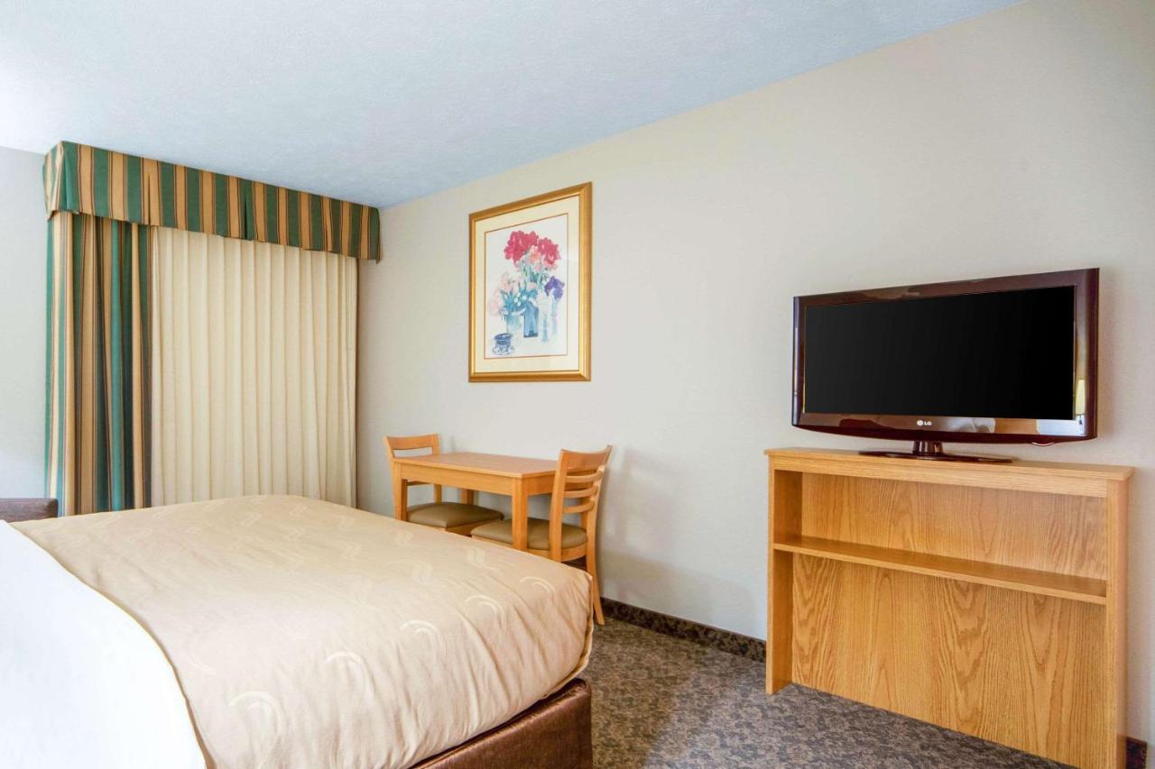Efficiency Double Suite with Two Double Beds and Sofa bed - Non Smoking