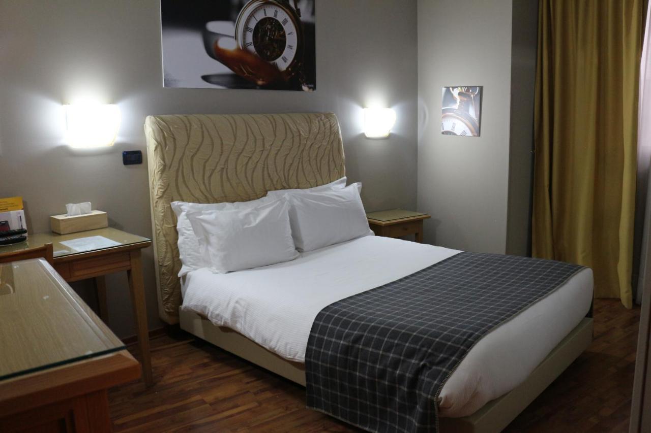 Single Room,979566886:JPEG
