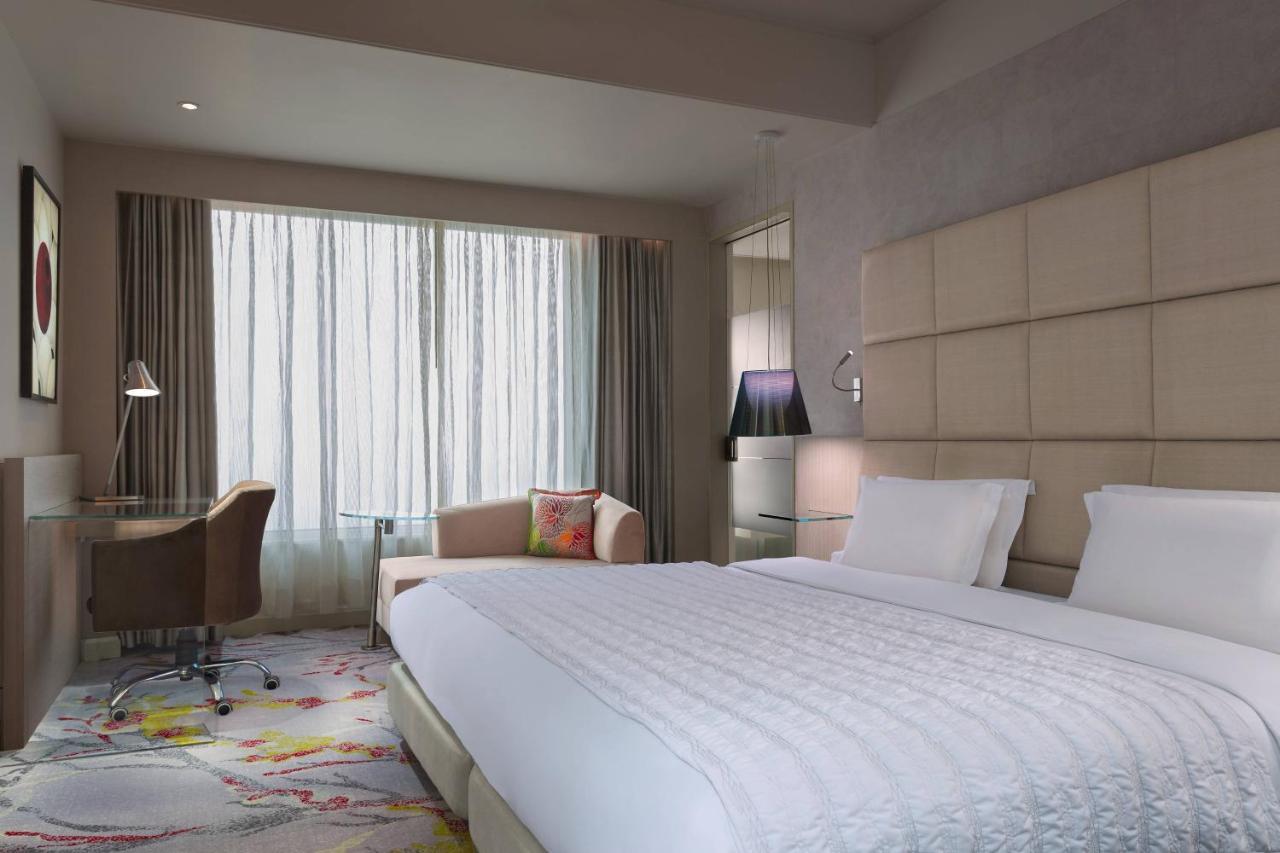 Executive King Room with Lounge Access
