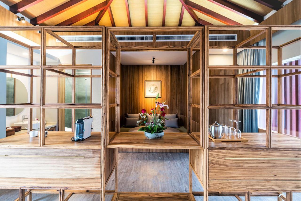 Courtyard Room - Frontside with free pick up service