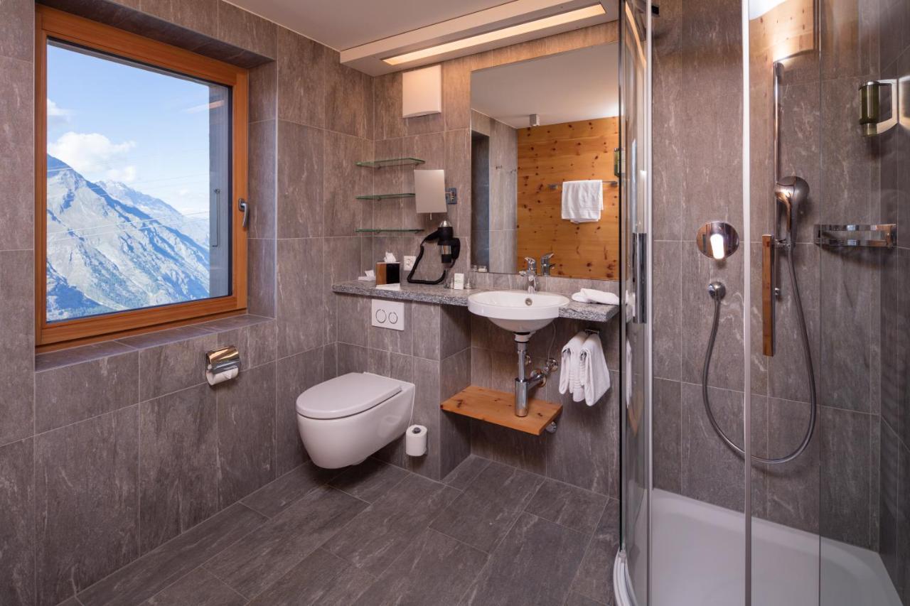 Double Room with Partial Matterhorn View