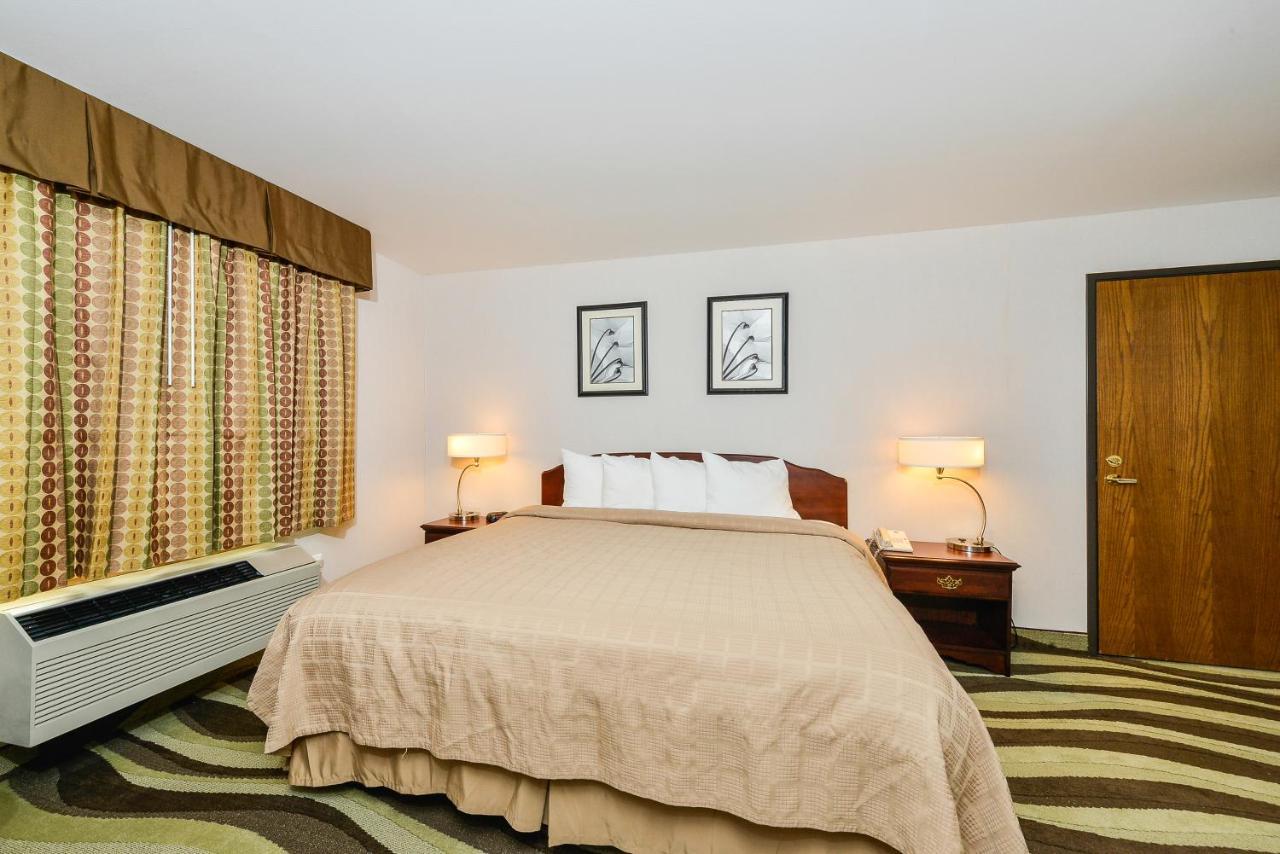 King Suite with Hot Tub - Non-Smoking