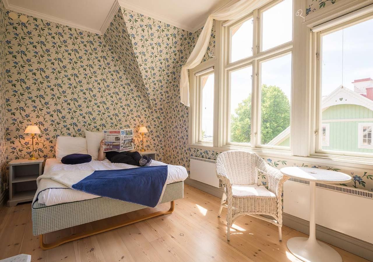 Twin Room Lake View Villa Viktoria