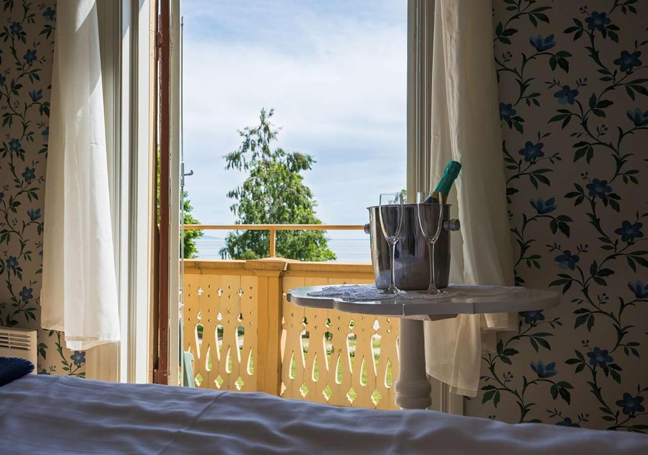 Twin Room Lake View Villa Viktoria