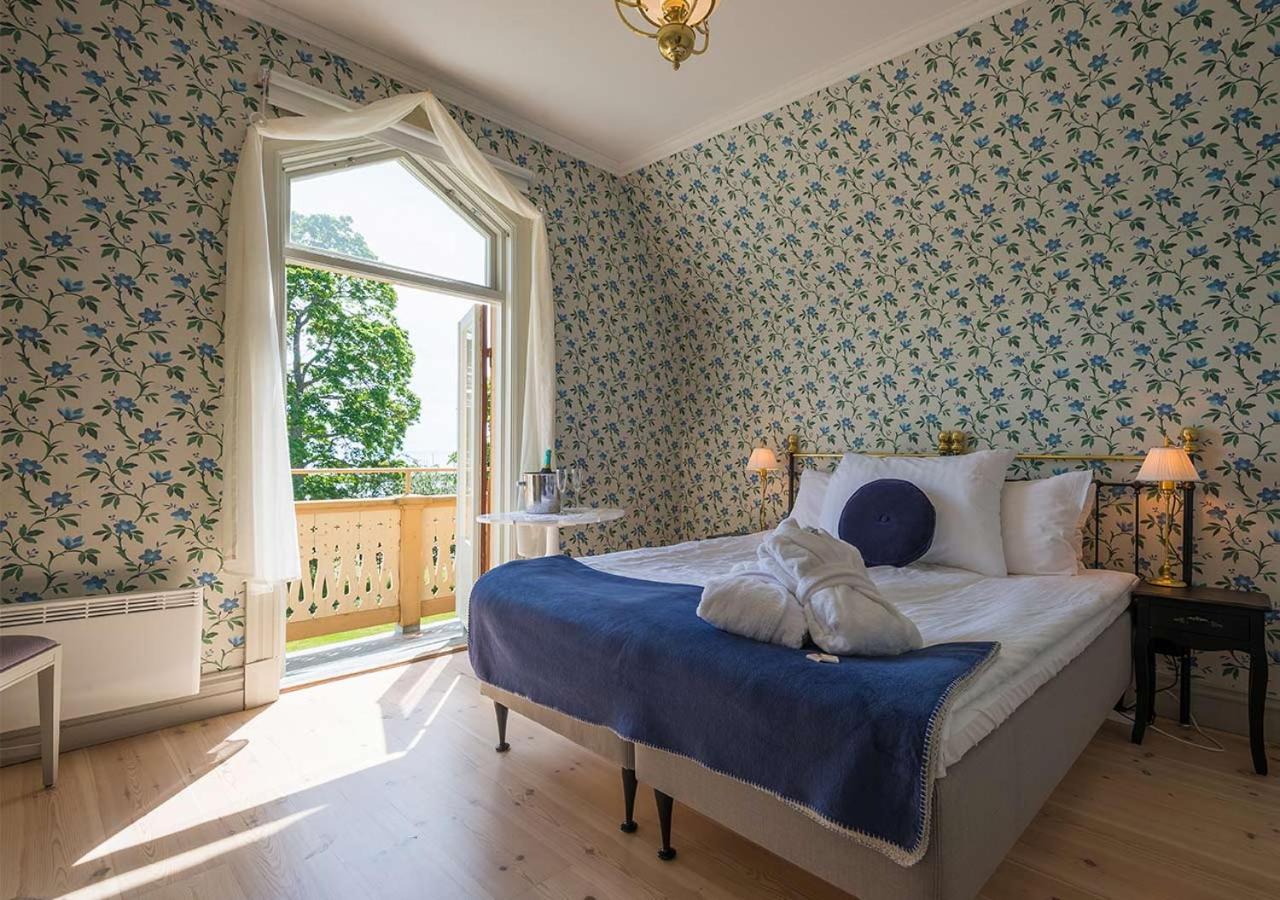 Twin Room Lake View Villa Viktoria