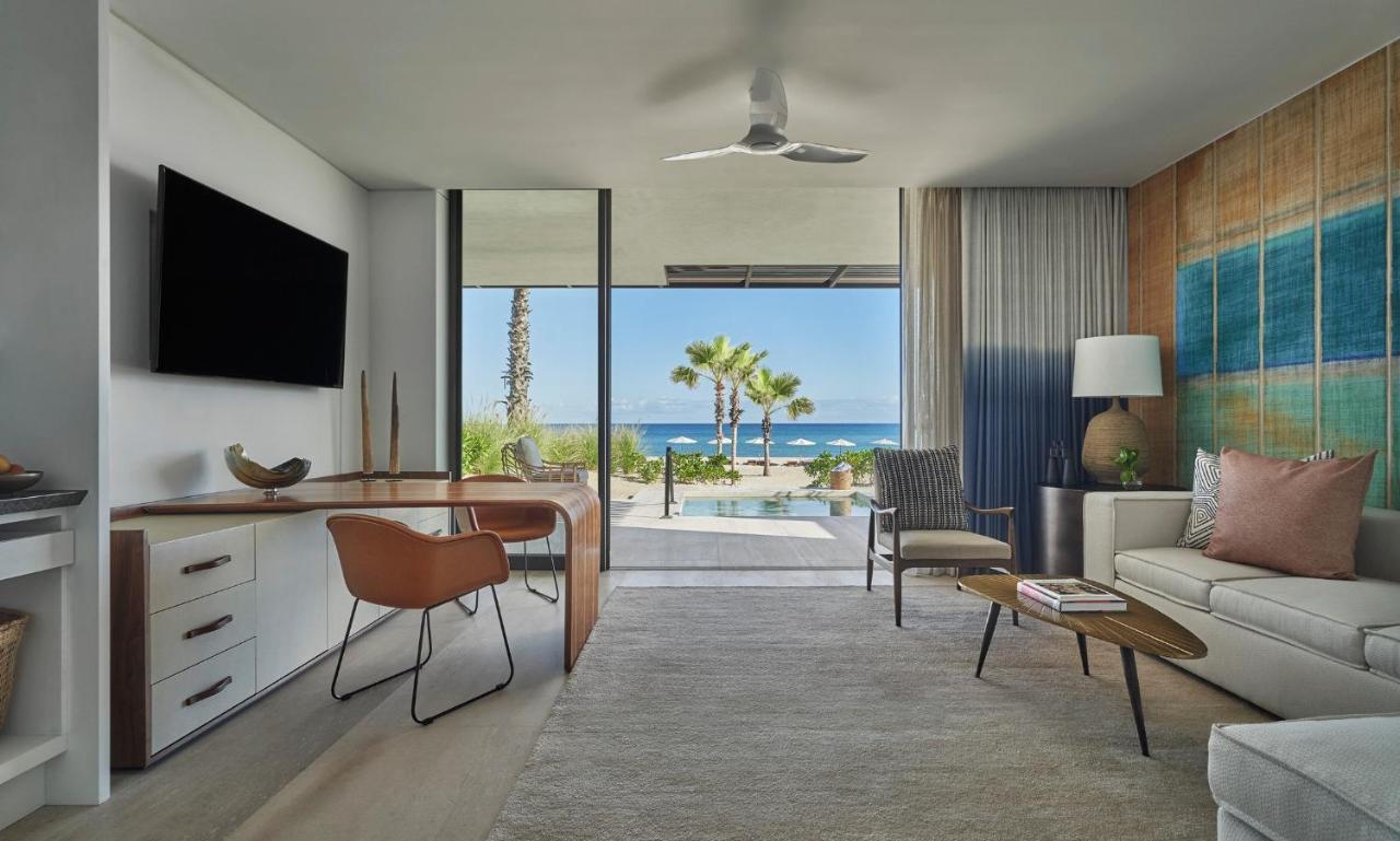 Ocean Front Pool Suite,989682505:JPEG
