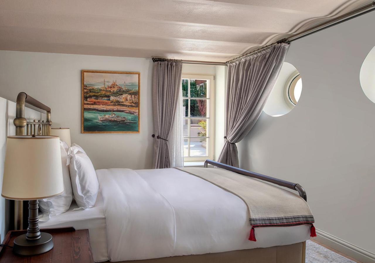 Heritage Vaulted Duplex Suite,989859895:JPEG