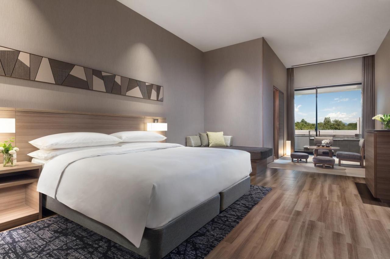 Premium King Hot Spring Guest room 1 King Mountain view