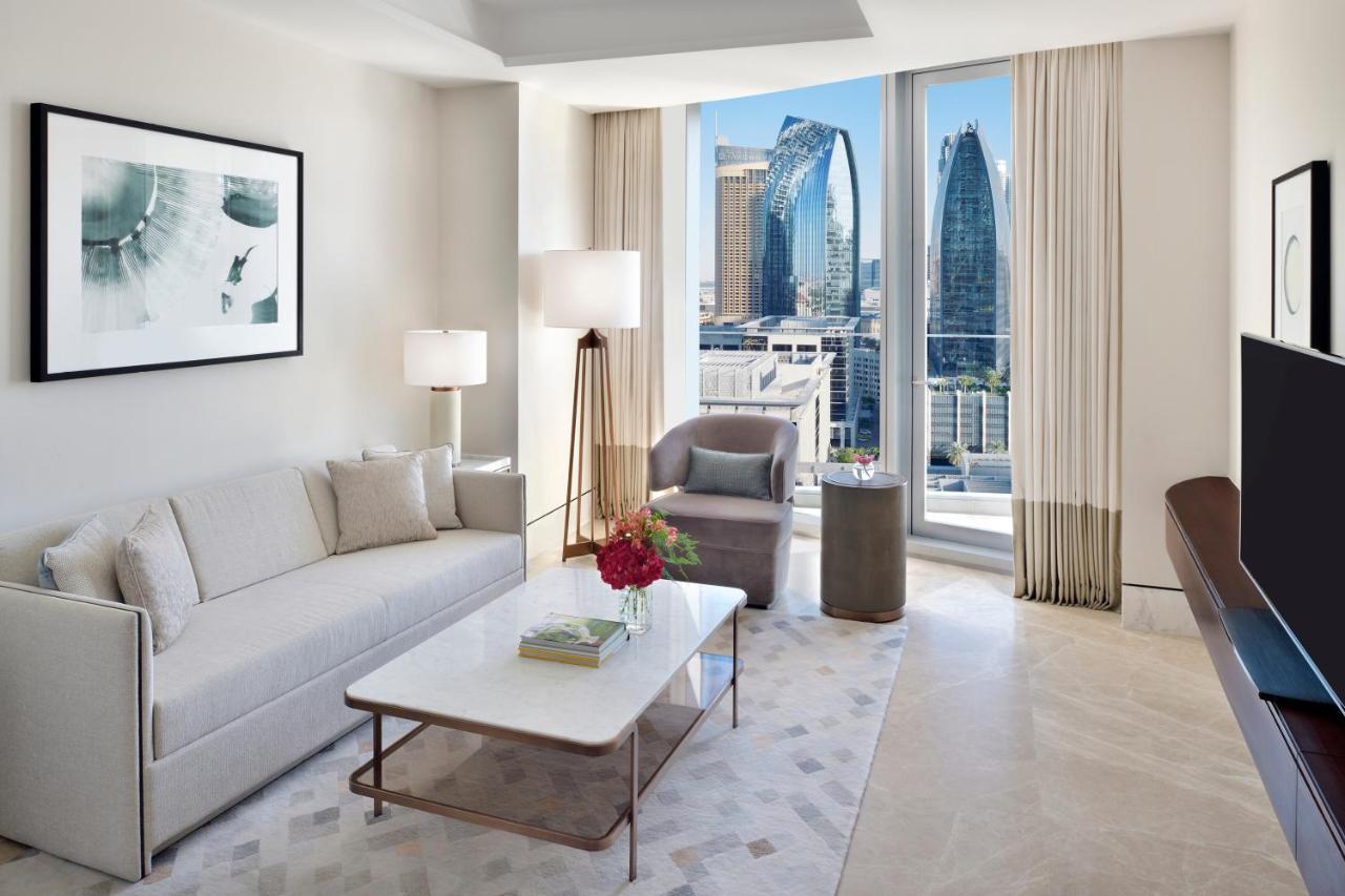 Executive Suite Sky View Exclusive Access to Level 54 Infinity Pool & Club Lounge,999961590:JPEG