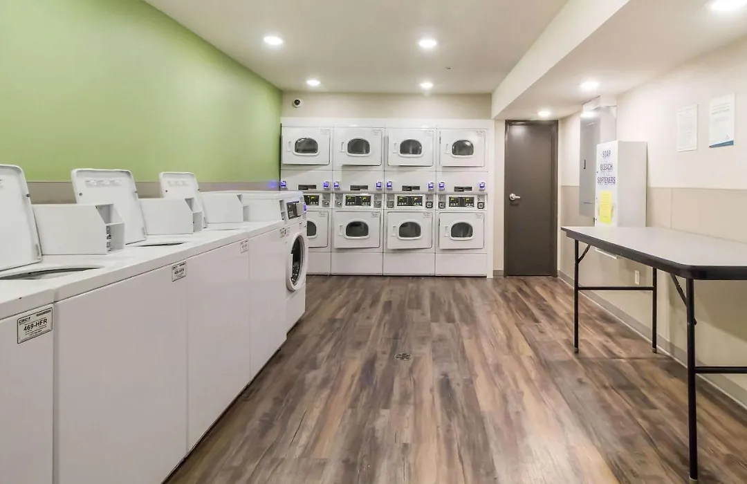 Woodspring Suites Lake Jackson-1