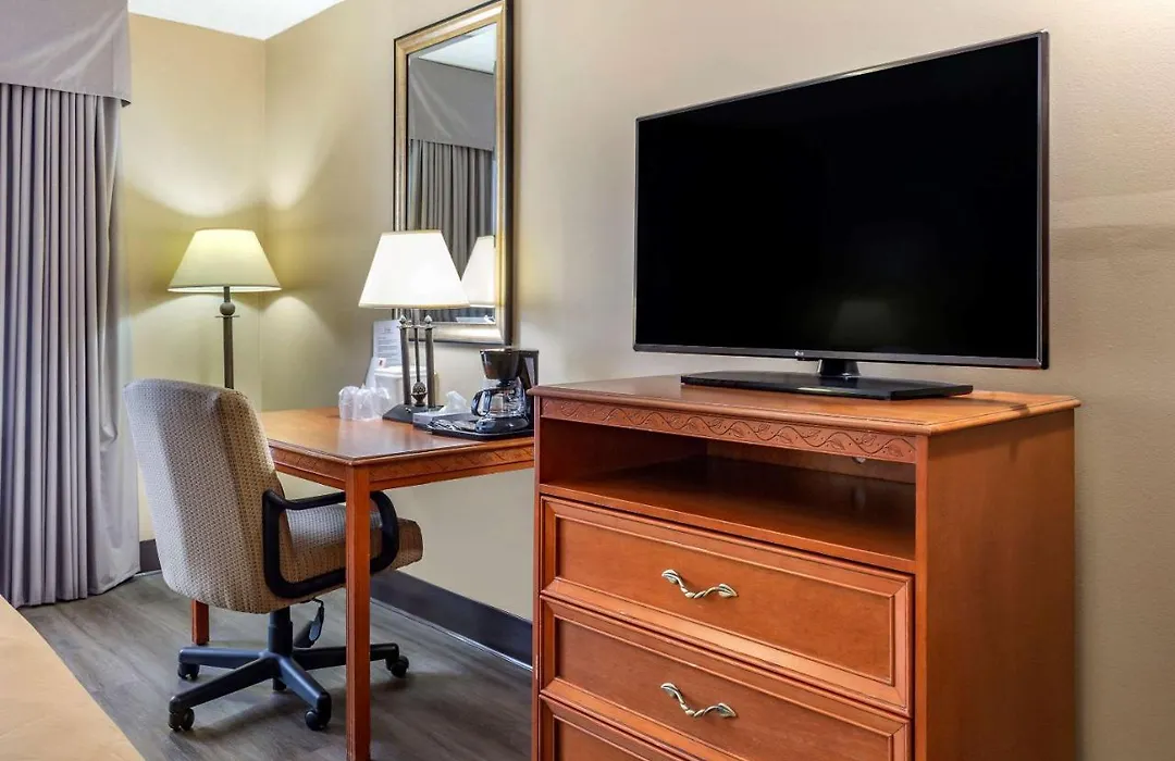 Econo Lodge & Suites Southern Pines - Pinehurst-1