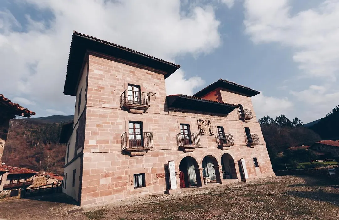 Arha Casona de Carmona (Antiguo Parador de Carmona-Cantabria)-1