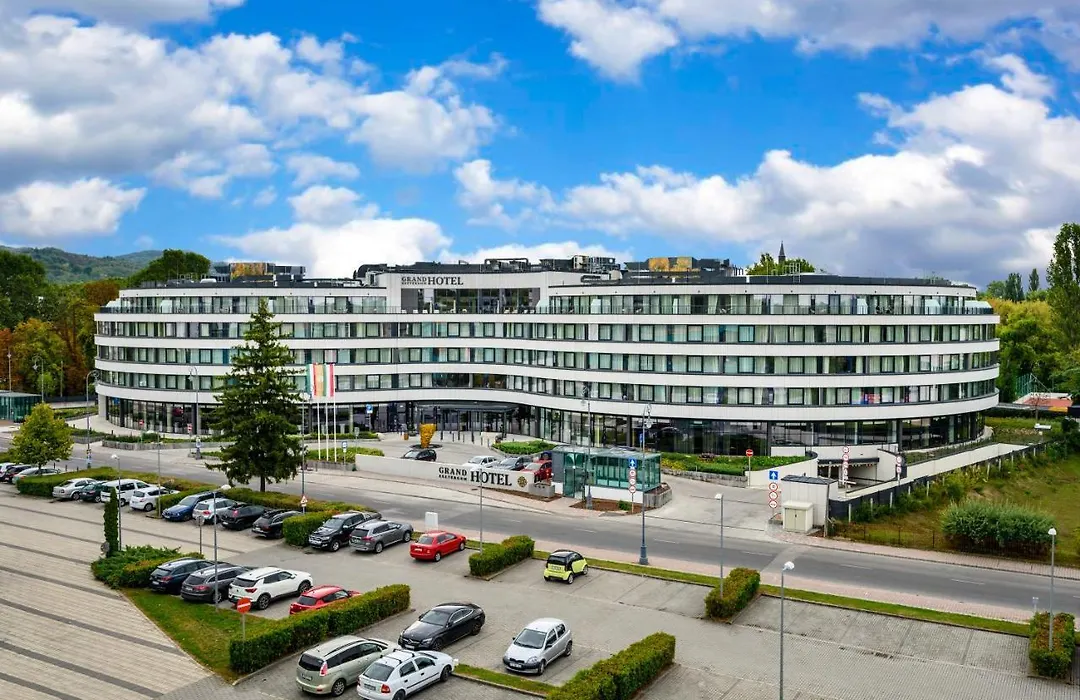 Grand Hotel Esztergom-1