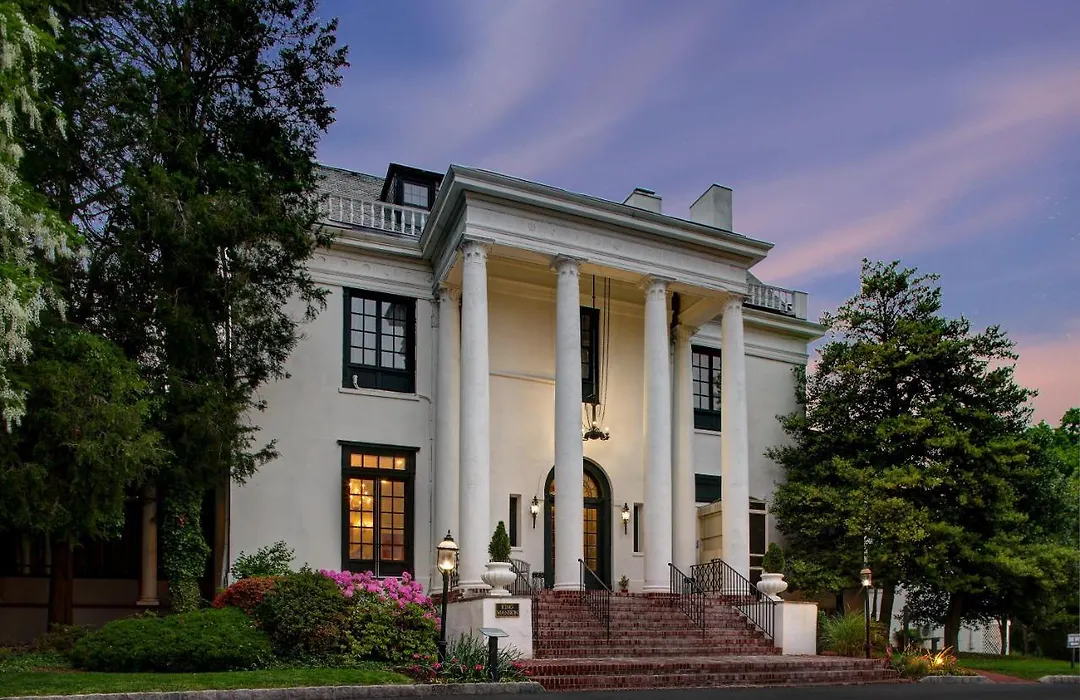 Tarrytown House Estate-1