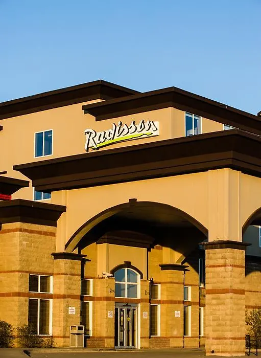 Radisson Hotel & Suites Fort Mcmurray-1