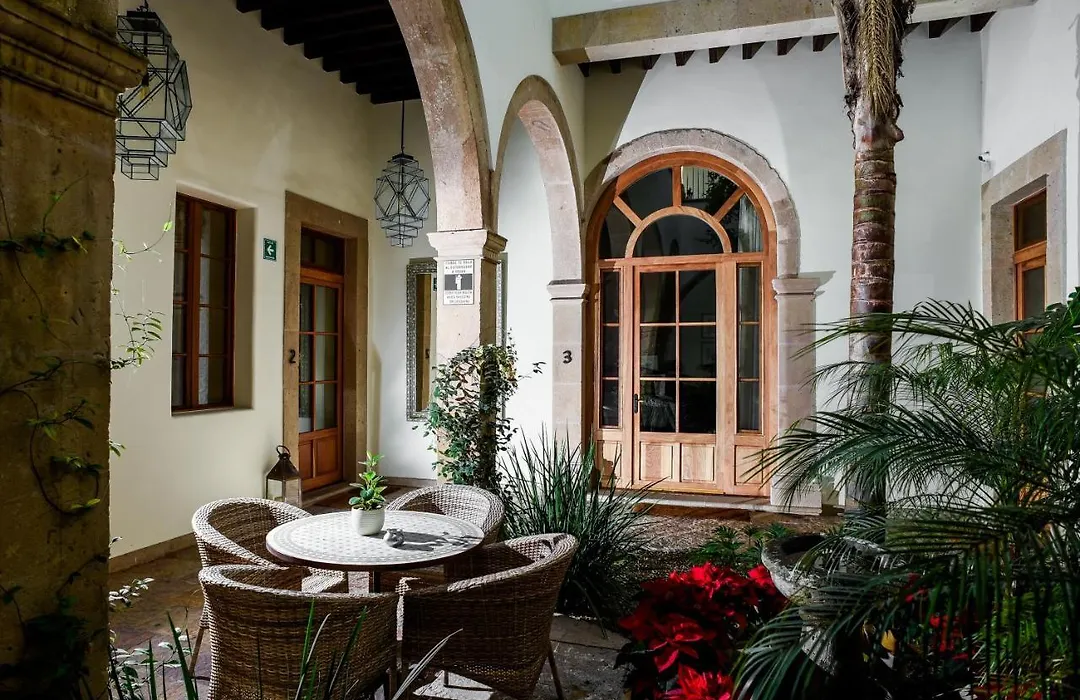 Hotel Casa Blanca 7-1