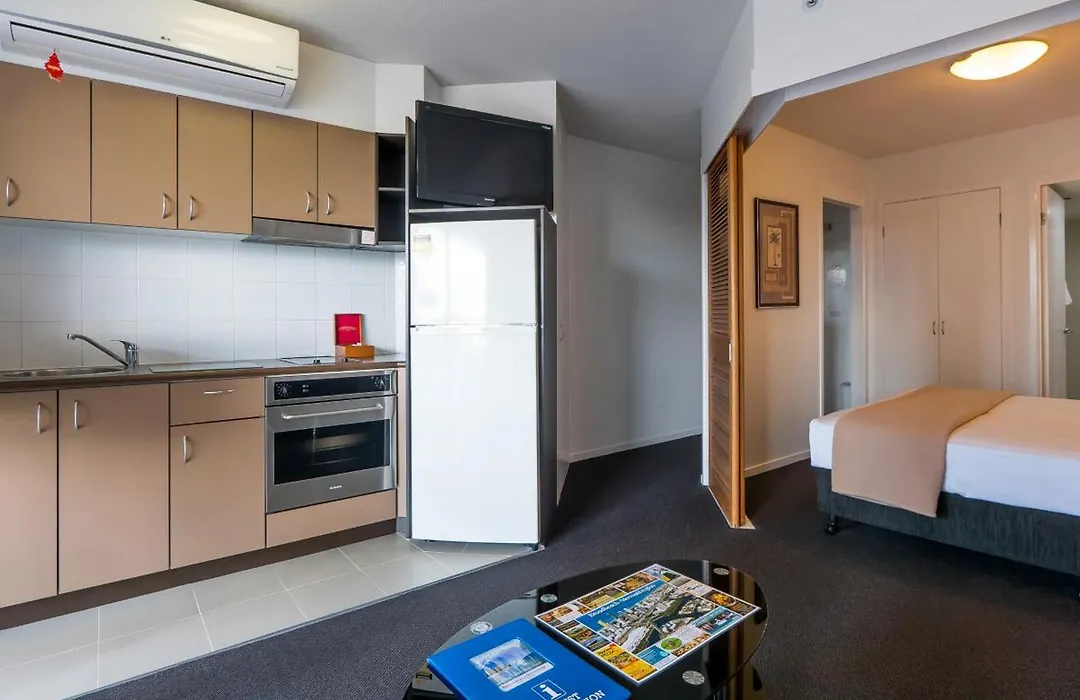 Broadbeach Savannah Resort-1