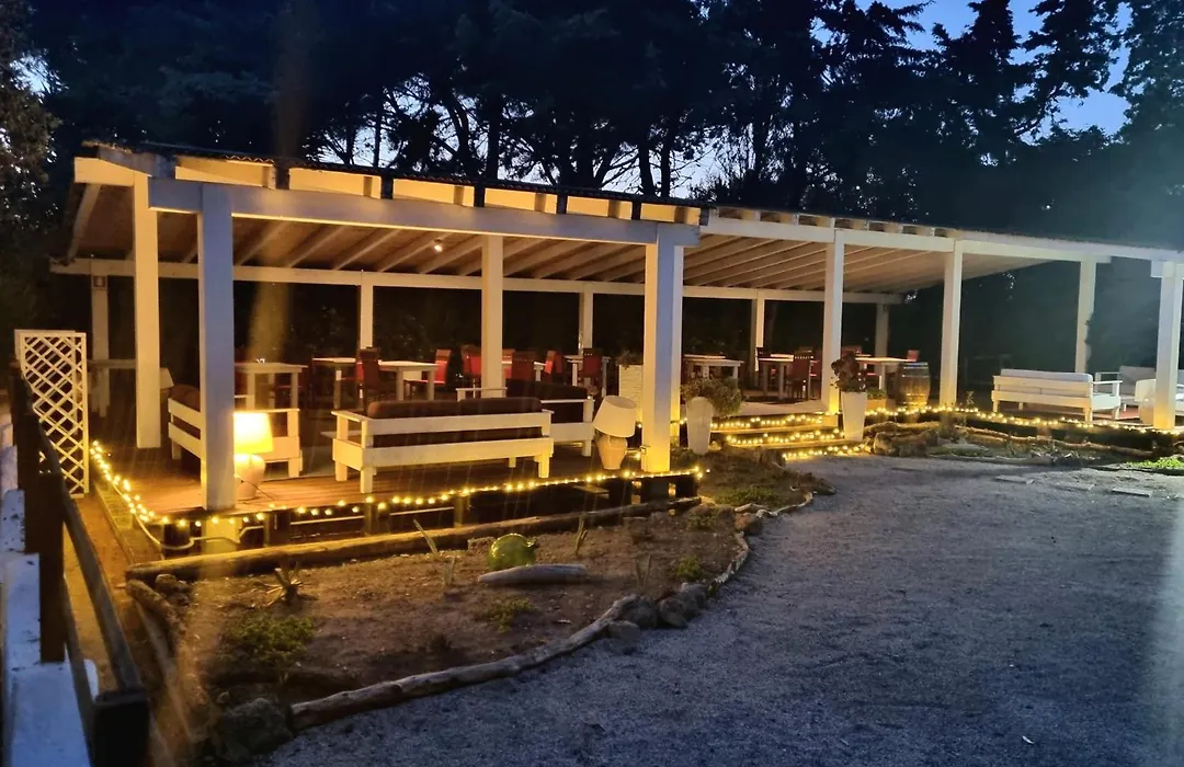 Is Benas Country Lodge-1