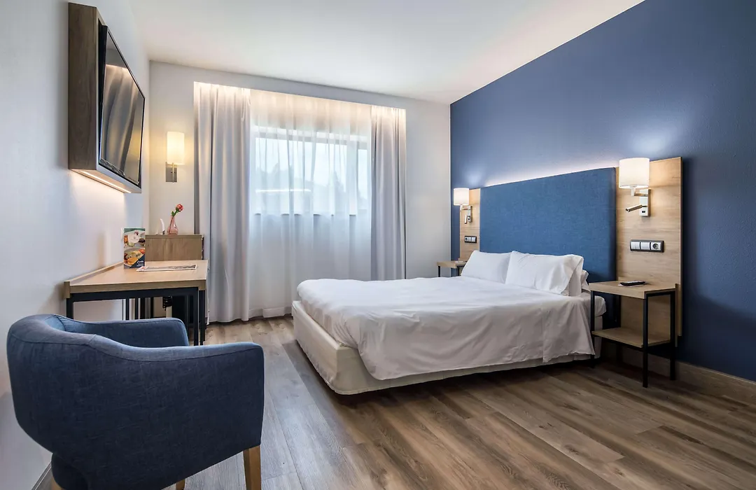 Hotel Puerta De Bilbao-1